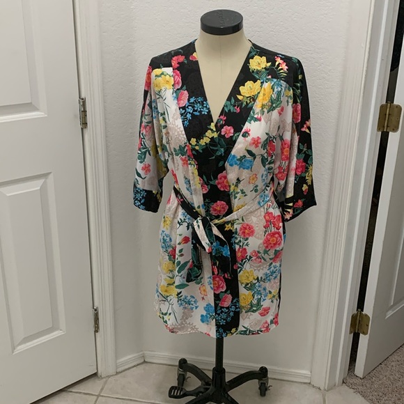 Betsy Johnson Robe - Picture 1 of 4